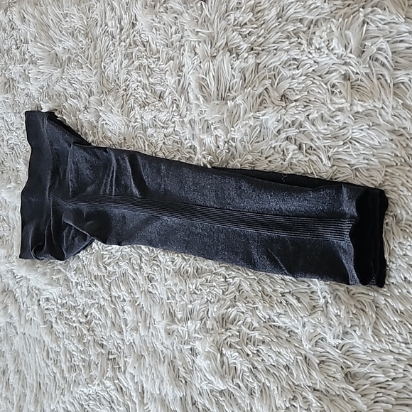 Runched Dark Grey Gray Charcoal Leggings Womens Small Compression NWOT - Picture 8 of 15